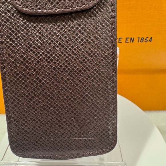 Louis Vuitton Pouch. - Picture 8 of 8
